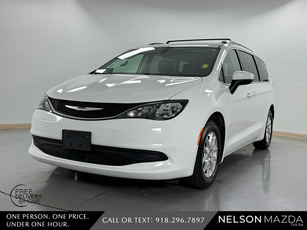 2021 Chrysler Voyager LXI's photo