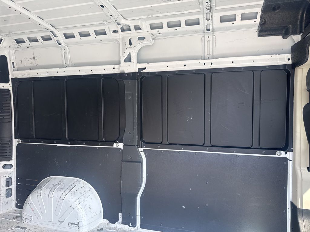 Used 2019 White Ram Base image 9