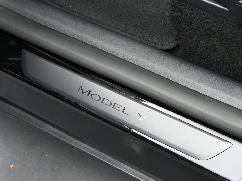 2025 Tesla Model Y Long Range Dual Motor All-Wheel Drive