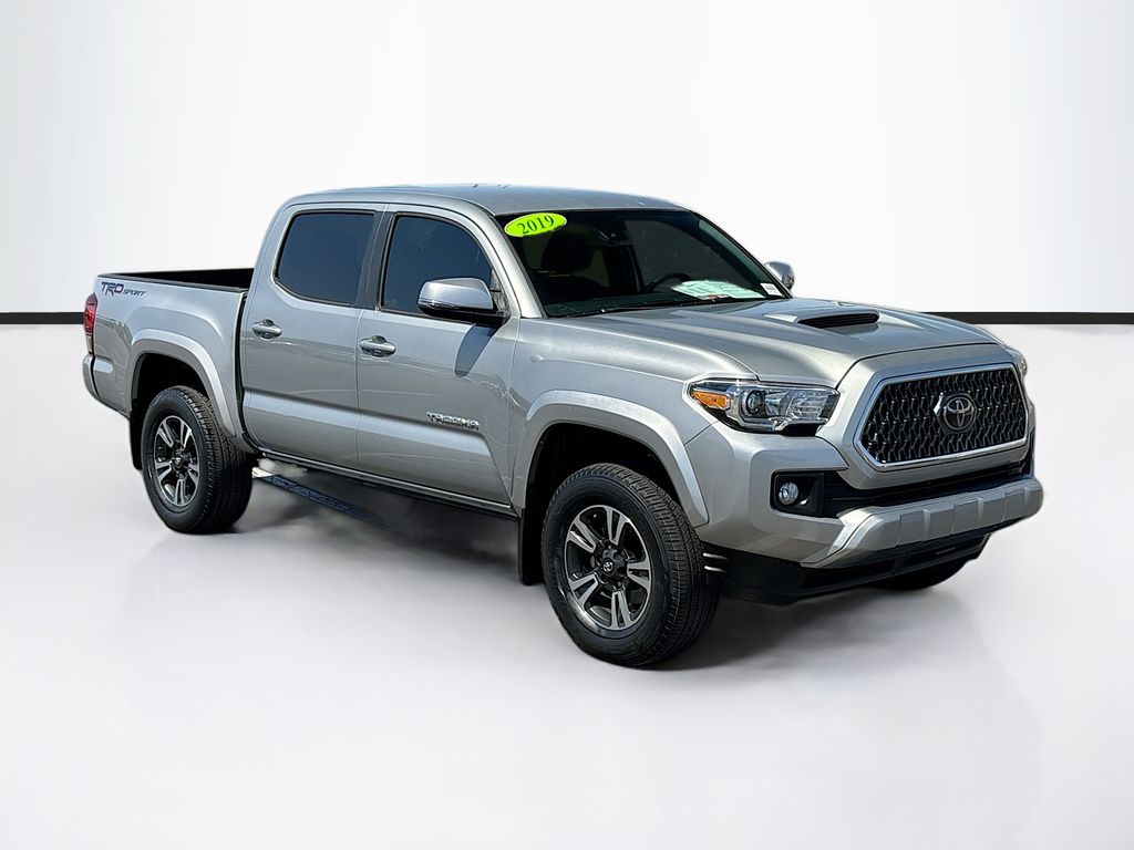 Thumbnail: 2019 Toyota Tacoma - 3