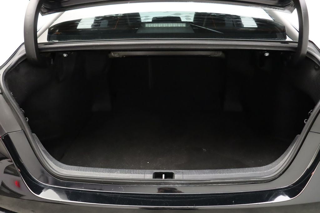 2019 Toyota Camry SE 22