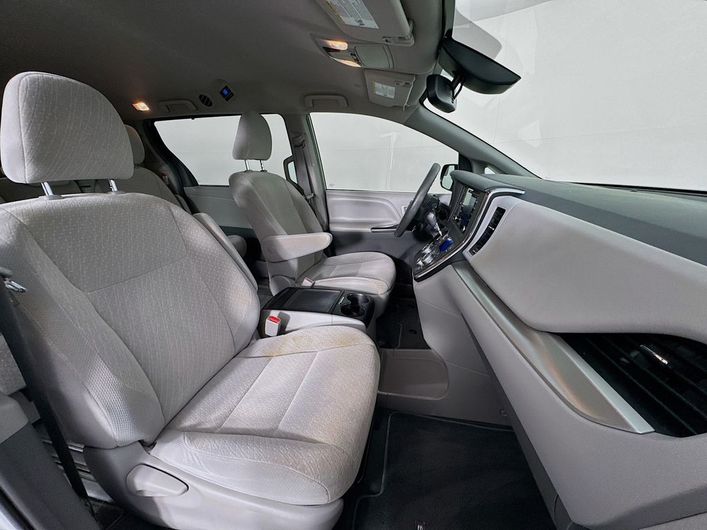 Used Car 2019 Toyota Sienna  Le For Sale Under $25,000 In Austin, Texas