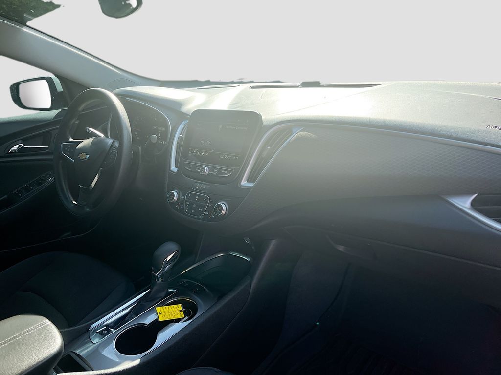 Used 2024 White Chevrolet LT image 27