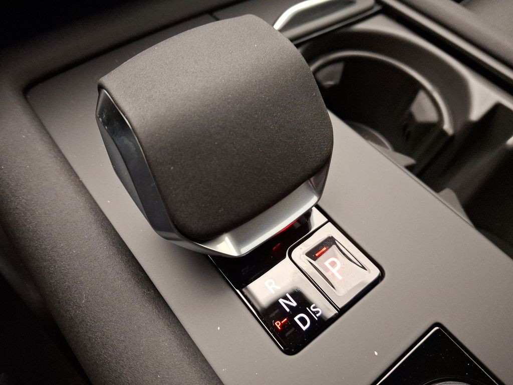 Thumbnail: 2025 Land Rover Discovery - 10