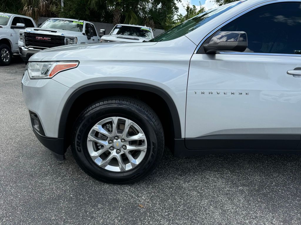 2021 Chevrolet Traverse LS 10