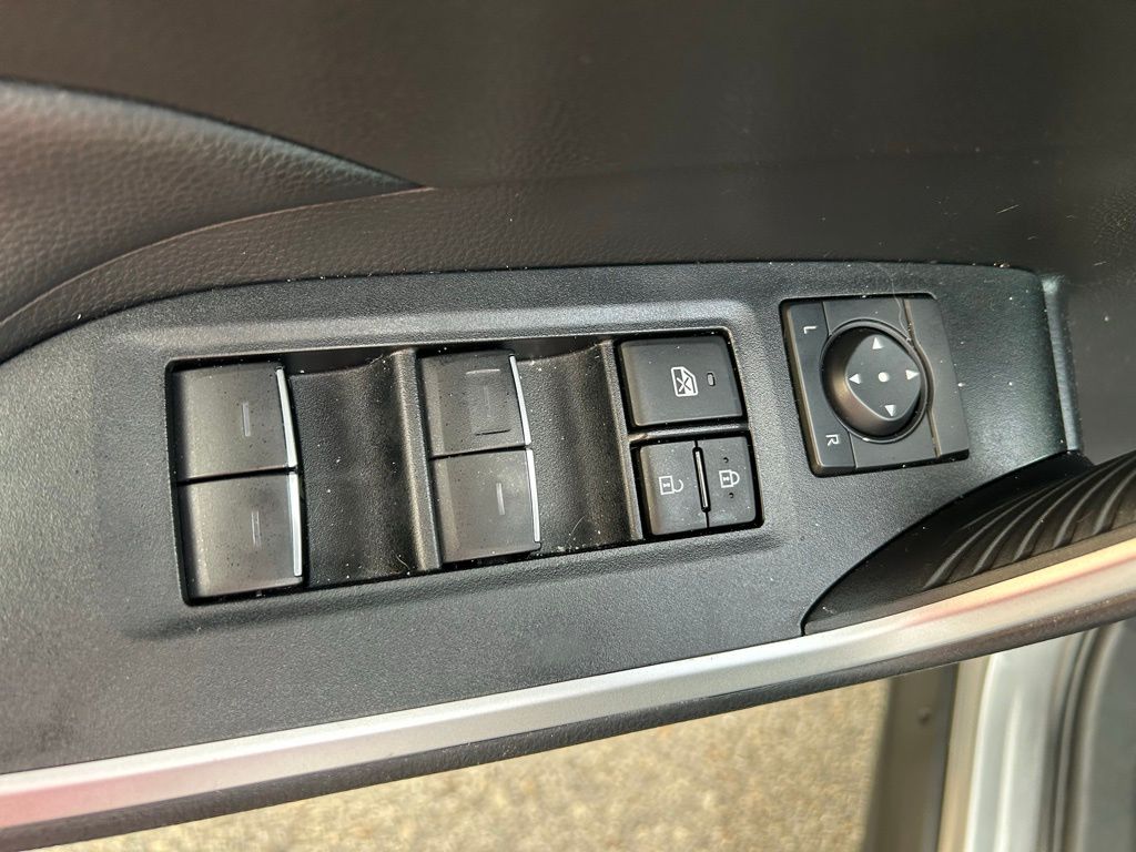 Thumbnail: 2024 Toyota RAV4 - 17