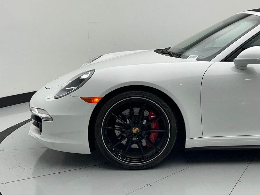 Thumbnail: 2015 Porsche 911 - 19