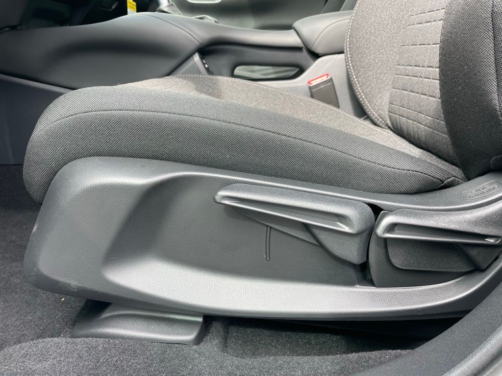 2025 Honda HR-V LX 24
