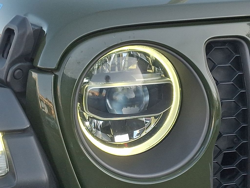 Thumbnail: 2022 Jeep Wrangler - 32