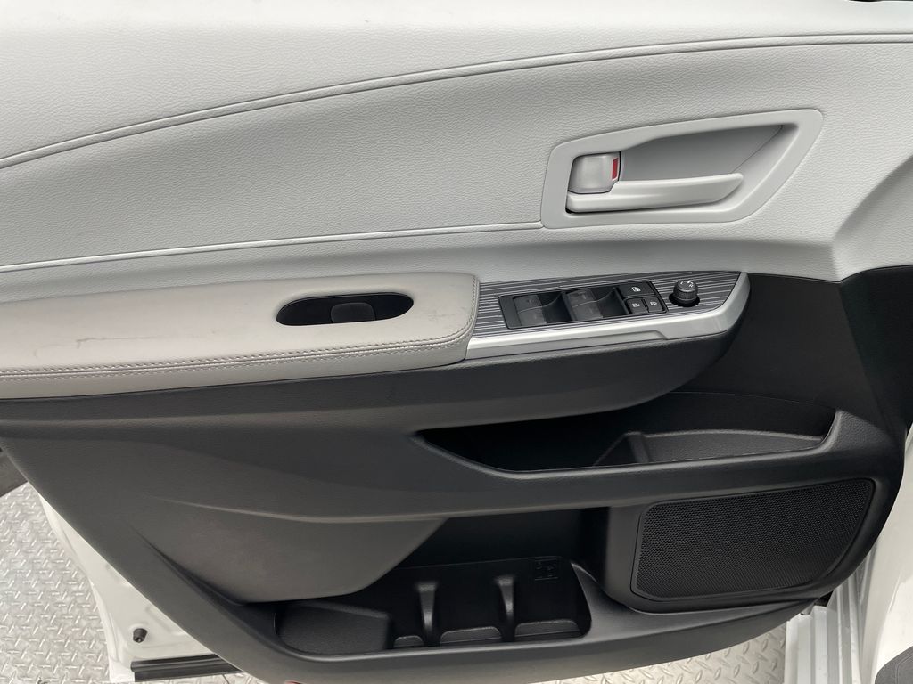 Thumbnail: 2025 Toyota Sienna - 9