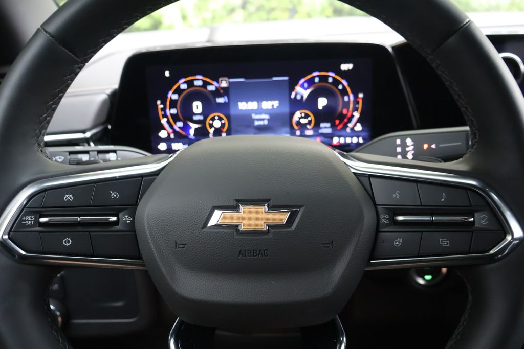 Thumbnail: 2025 Chevrolet Suburban - 31