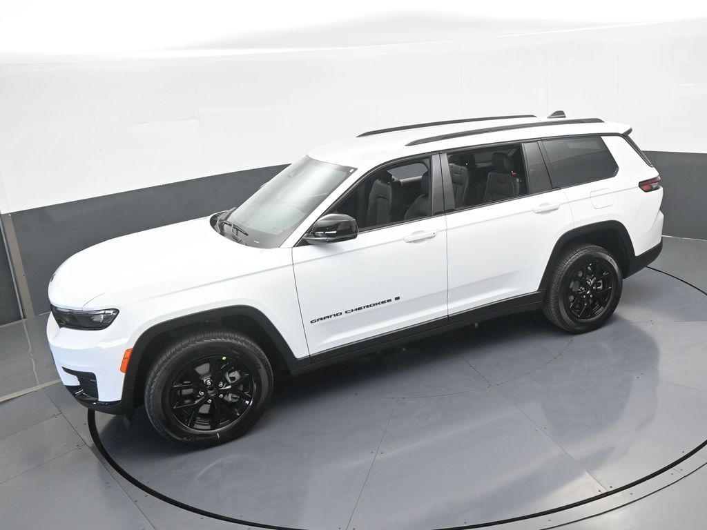 Used 2025 Bright White Clearcoat Jeep Altitude image 39
