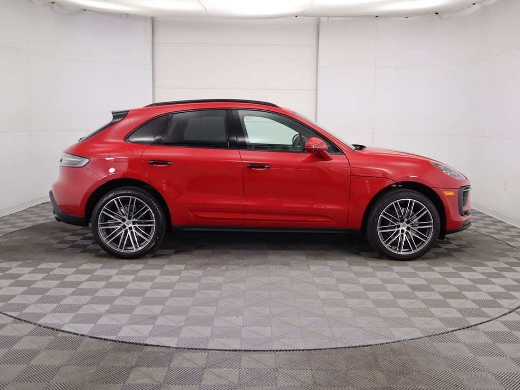Thumbnail: 2025 Porsche Macan - 8