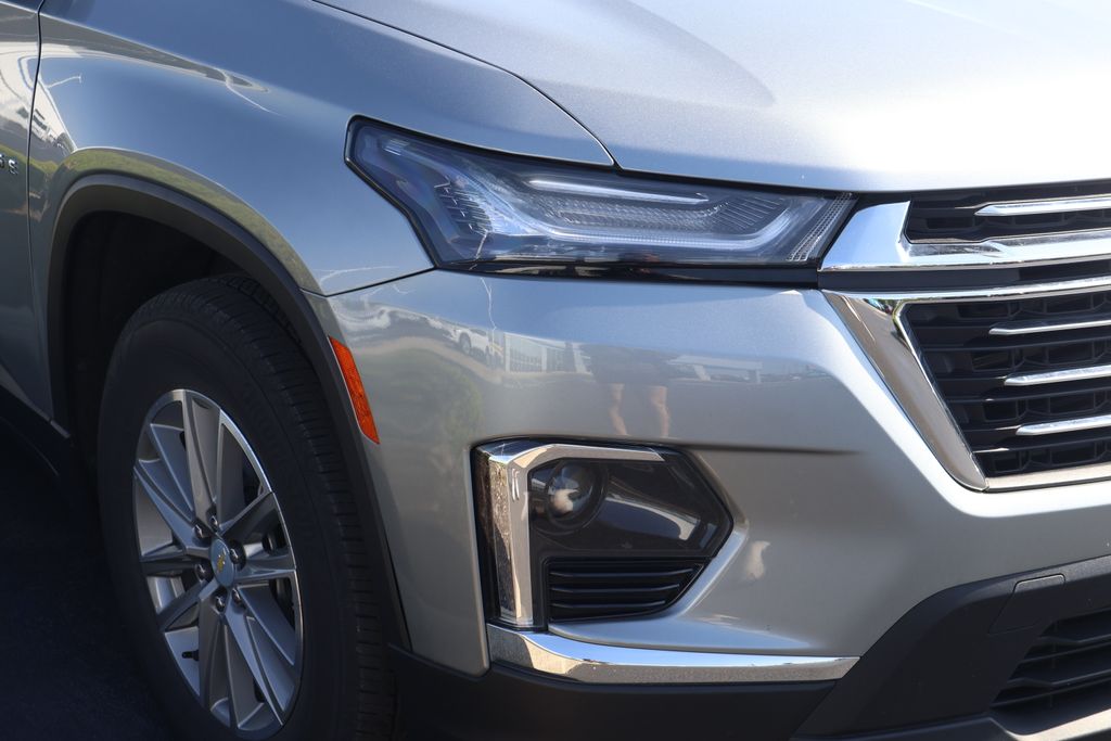 Thumbnail: 2023 Chevrolet Traverse - 4