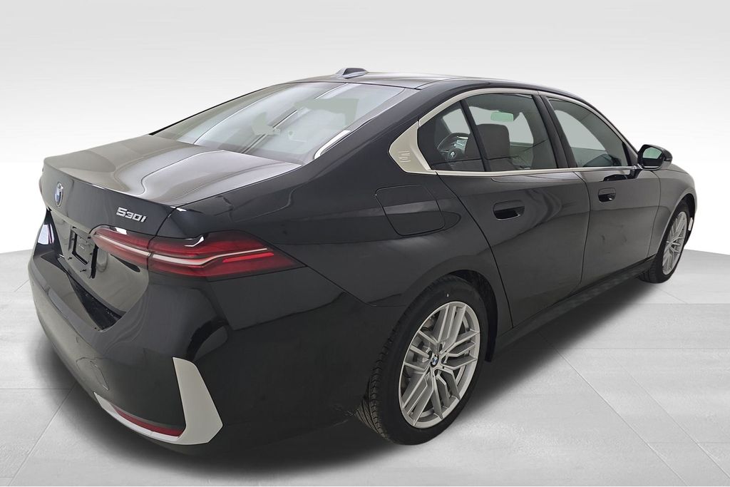 2025 BMW 5 Series 530i - Photo 9