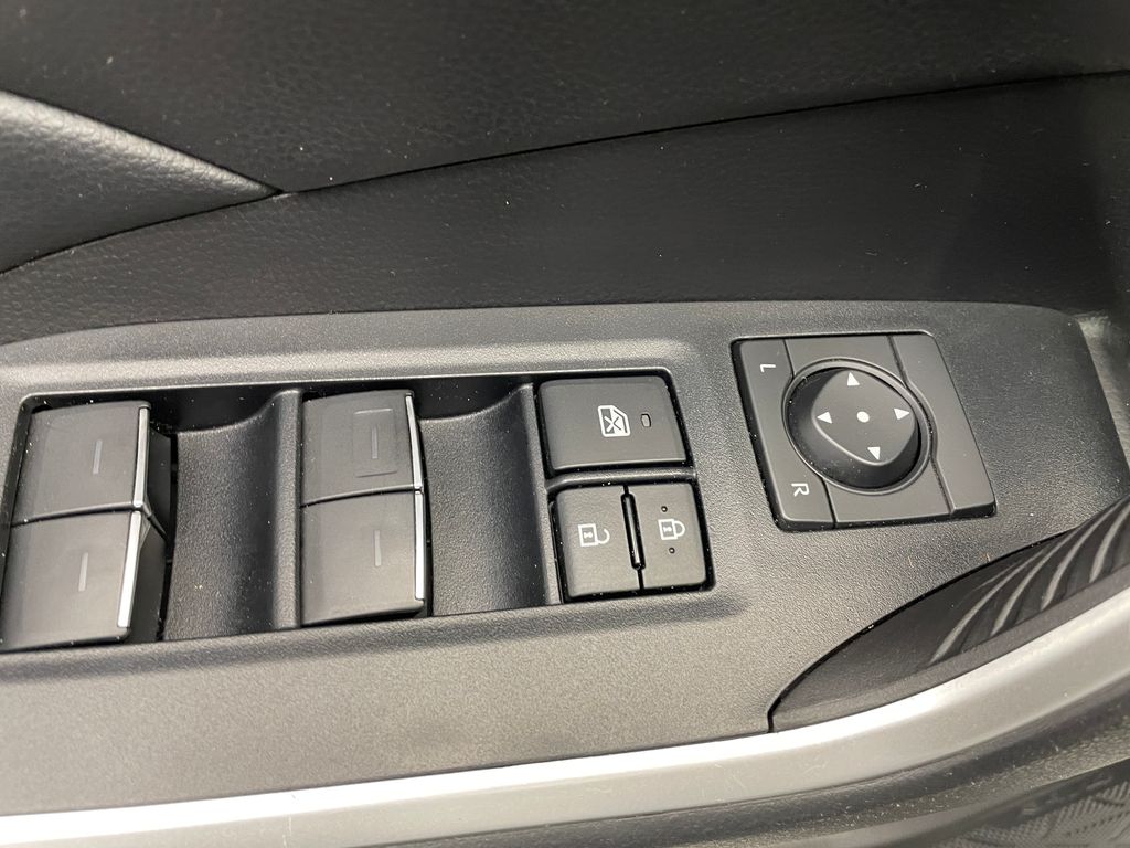 2022 Toyota RAV4 XLE 10
