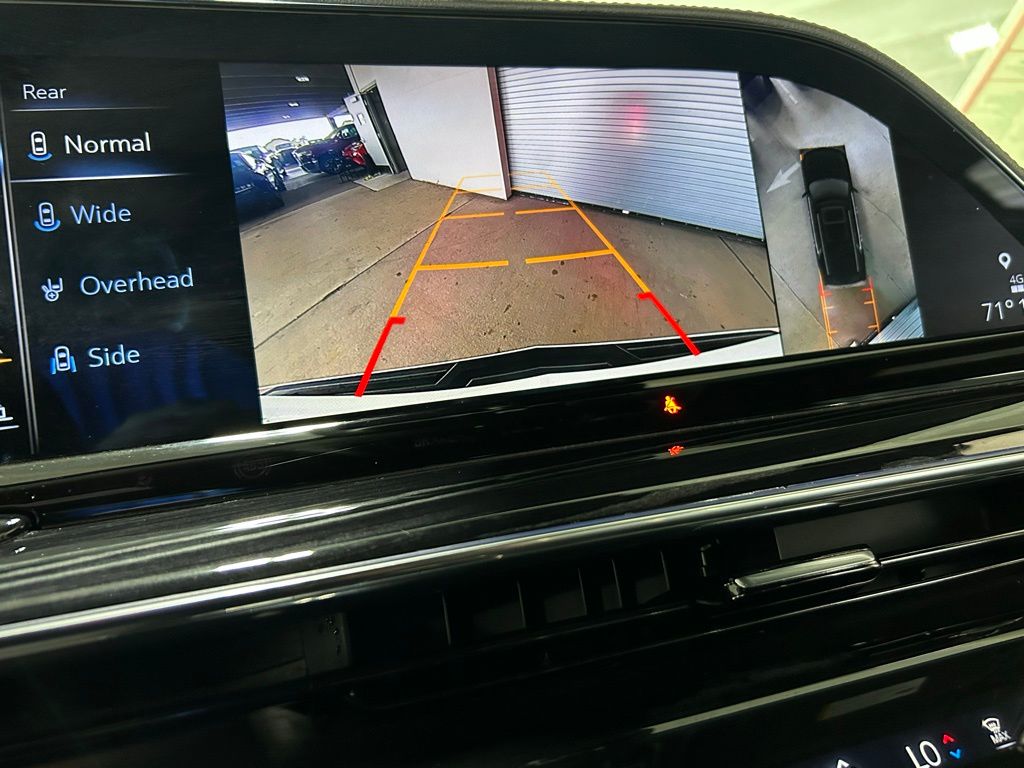 Used 2022 Crystal White Tricoat Cadillac Sport image 25