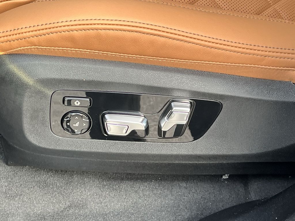 Thumbnail: 2026 BMW X5 - 12