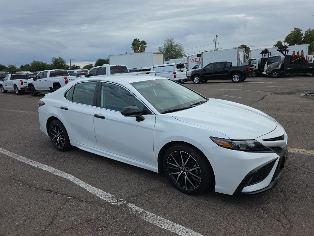 2022 Toyota Camry SE photo 2