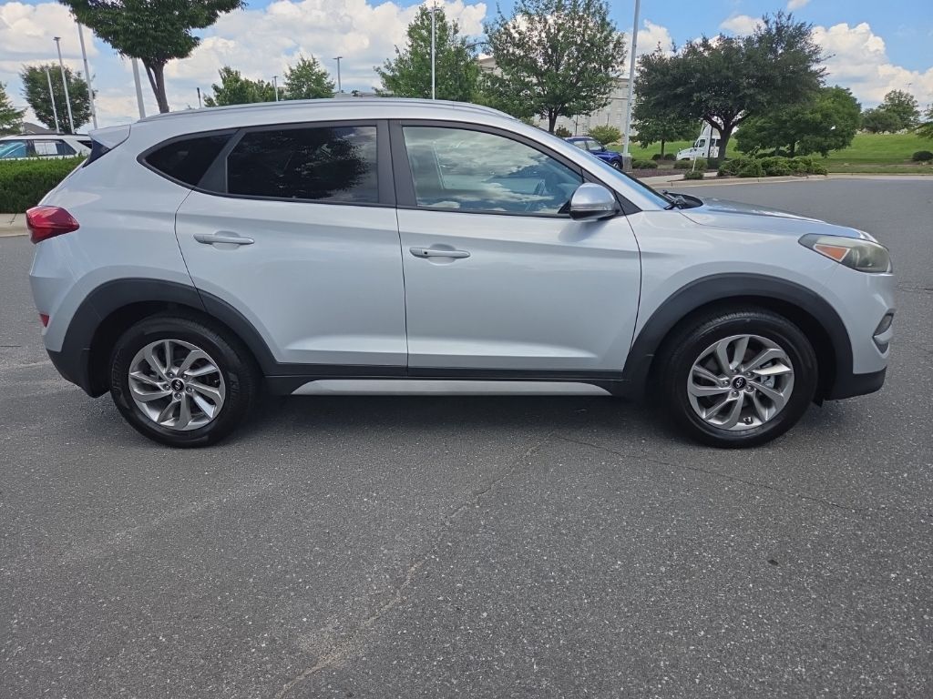 Used 2017 Silver Hyundai SE Plus image 8