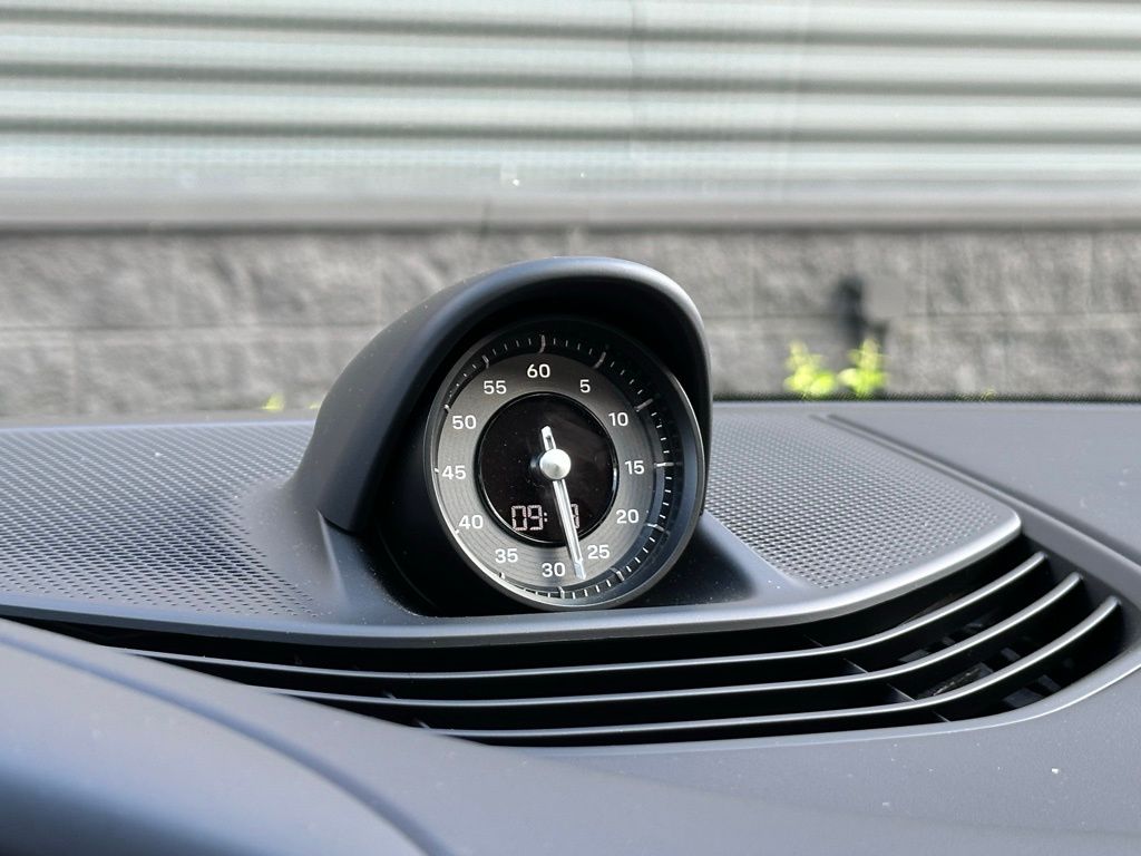 Thumbnail: 2025 Porsche Taycan - 30