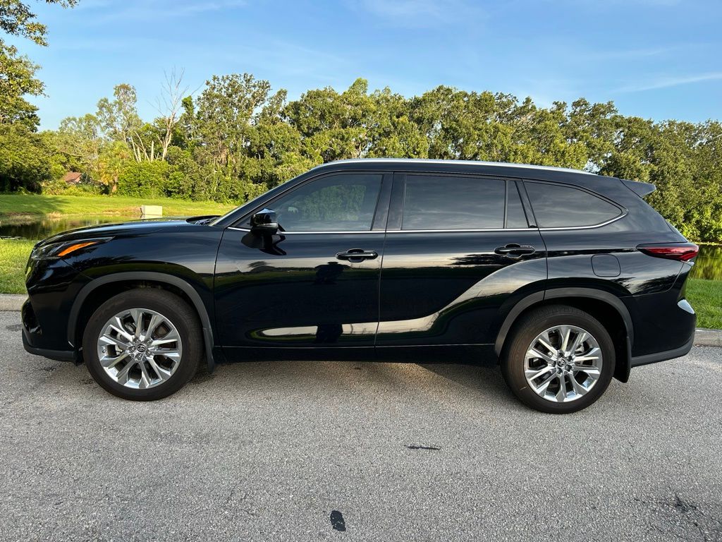 Thumbnail: 2024 Toyota Highlander - 2