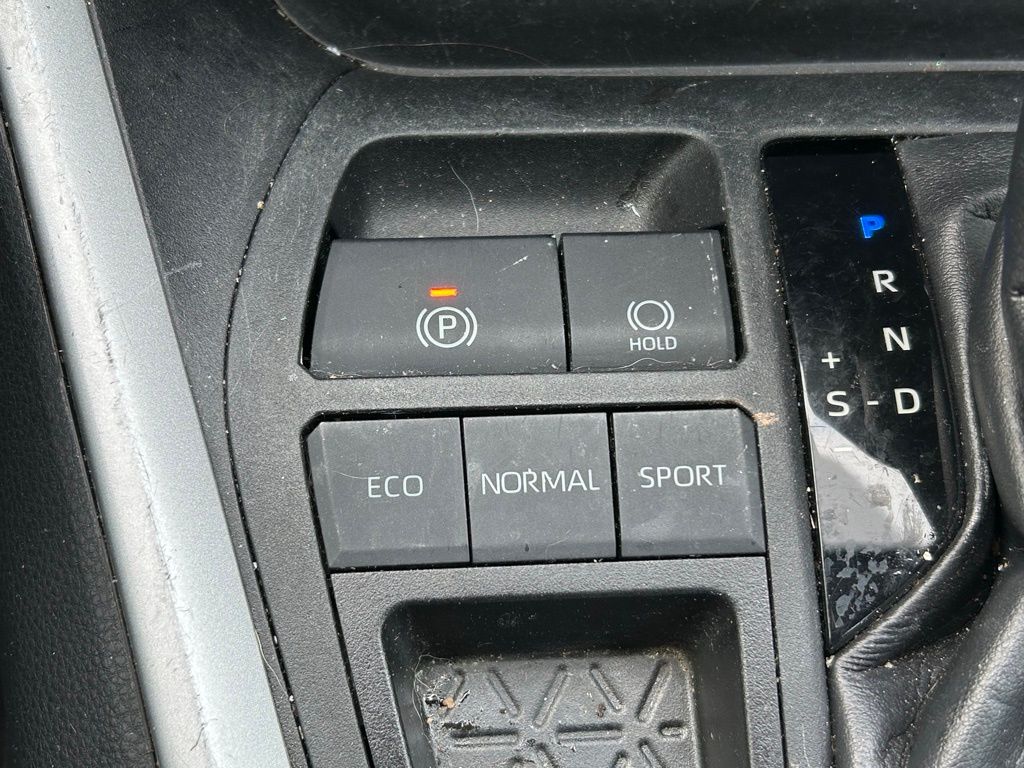 Thumbnail: 2020 Toyota RAV4 - 25