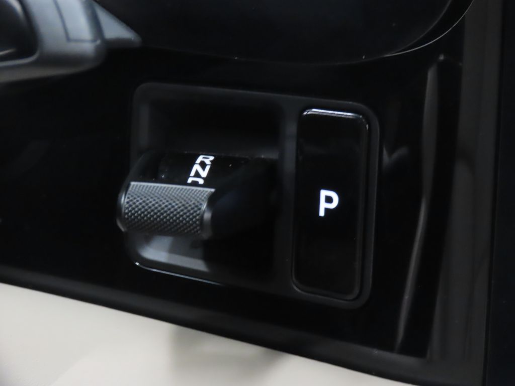 Thumbnail: 2023 Porsche Taycan - 25