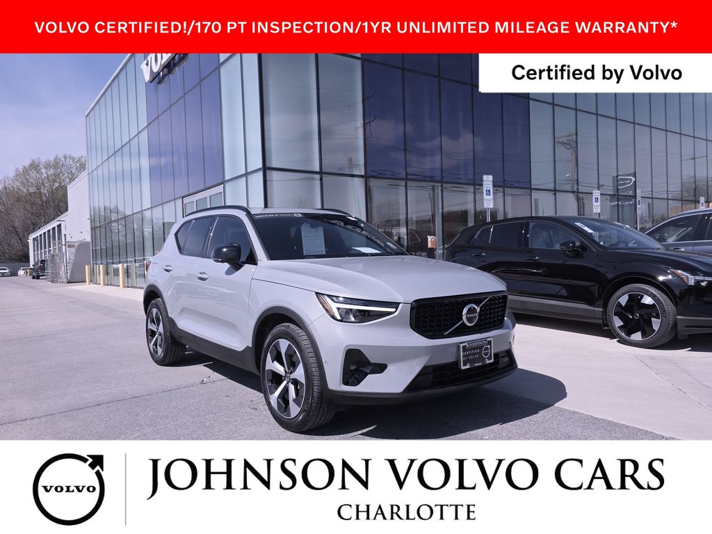2025 Volvo XC40 B5 Plus Dark Theme AWD