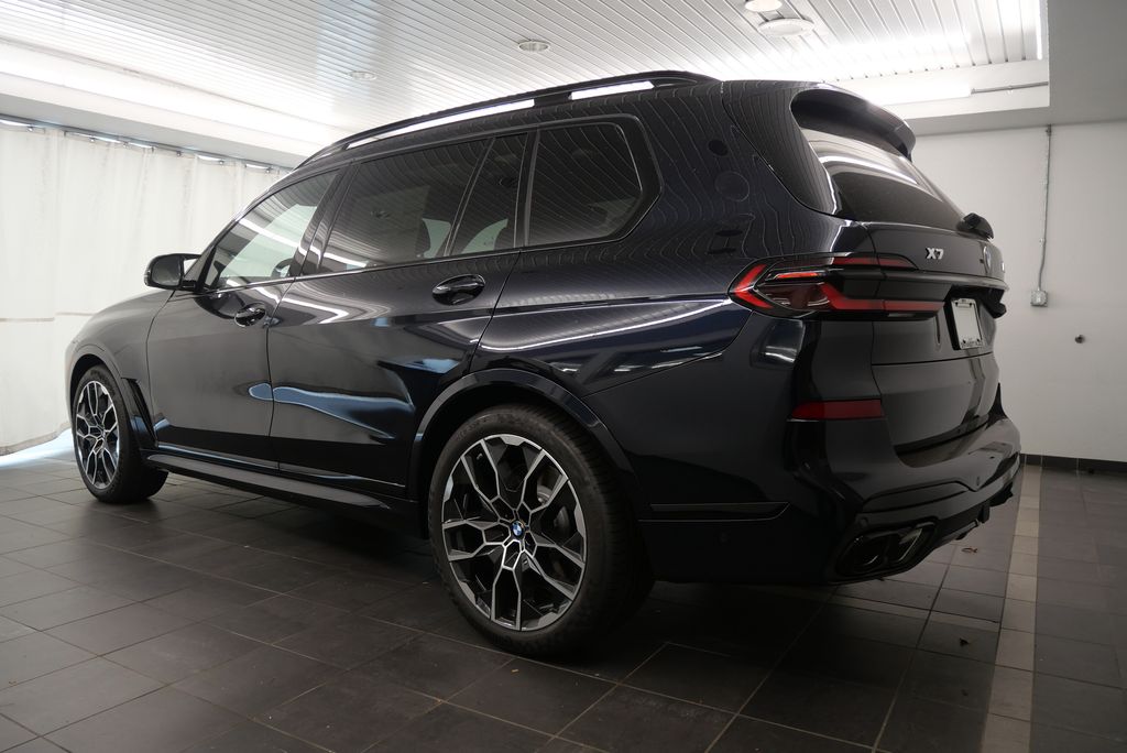 2025 BMW X7 M60i 4