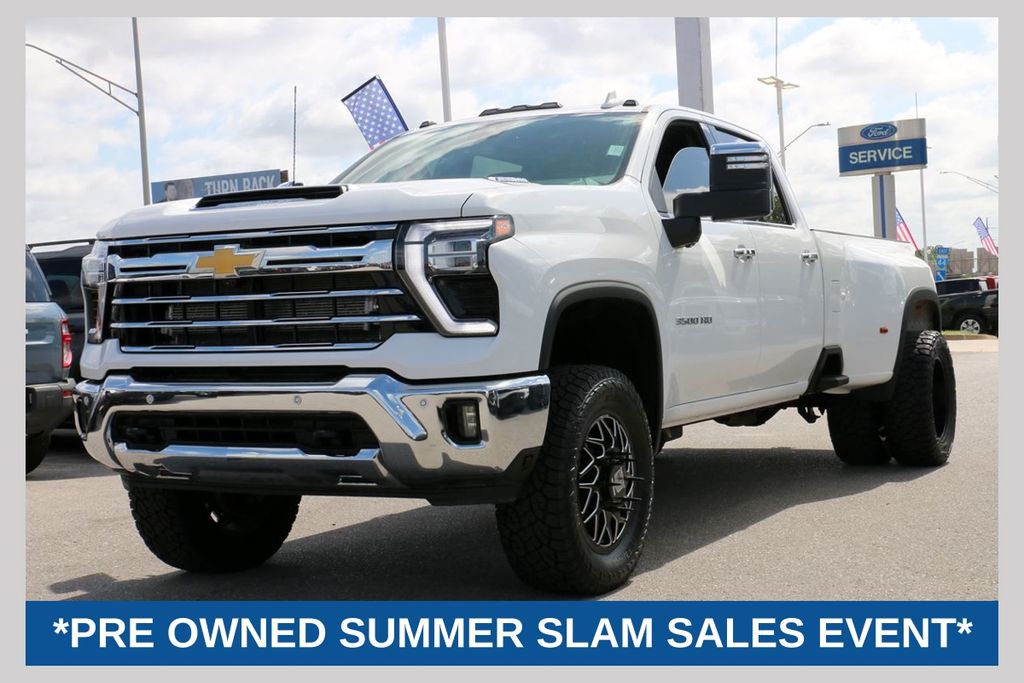 Summit White 2025 Chevrolet Silverado 3500HD LTZ Crew Cab 4WD Pickup Truck Four-Wheel Drive Automatic
