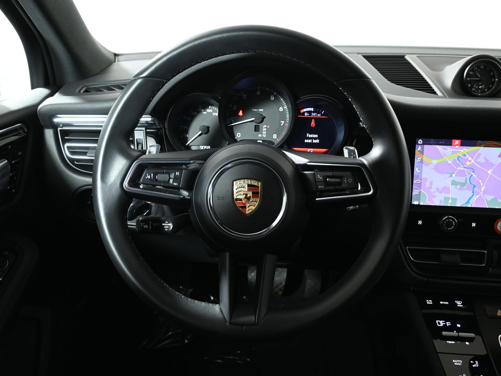 Thumbnail: 2025 Porsche Macan - 18