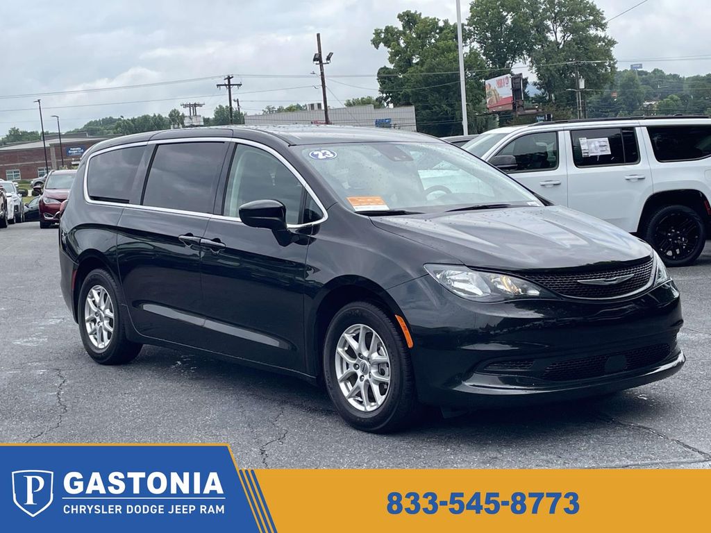 2023 Chrysler Voyager LX