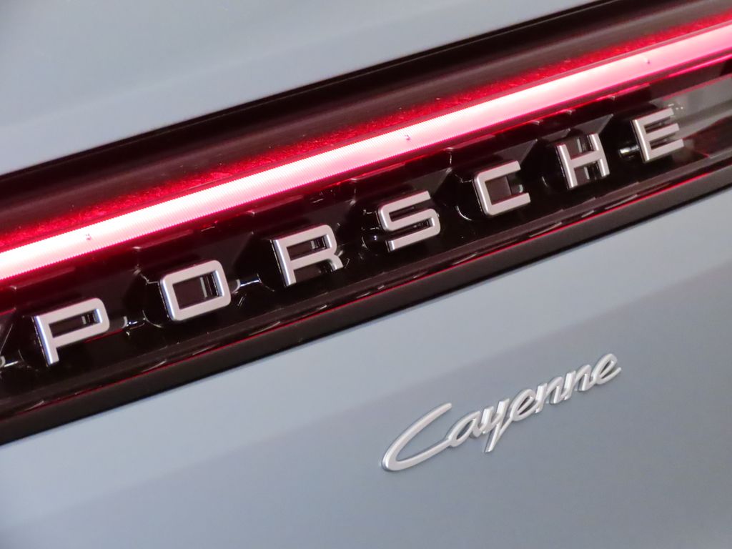 Thumbnail: 2026 Porsche Cayenne - 12