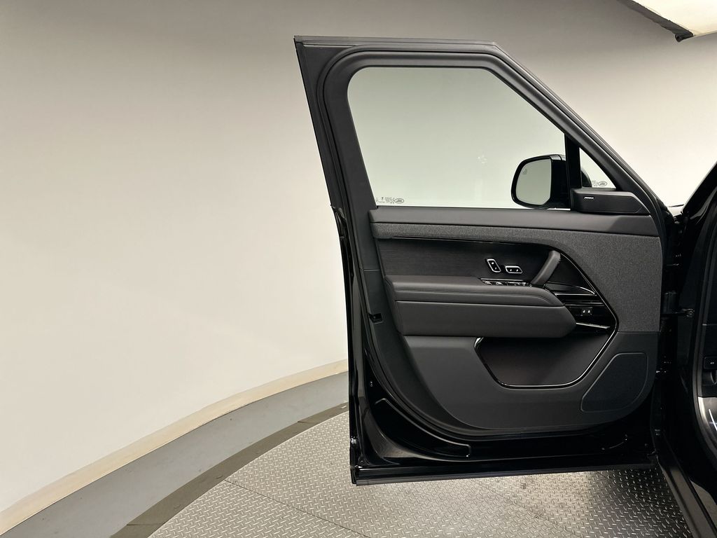 2025 Land Rover Range Rover Sport SE 8