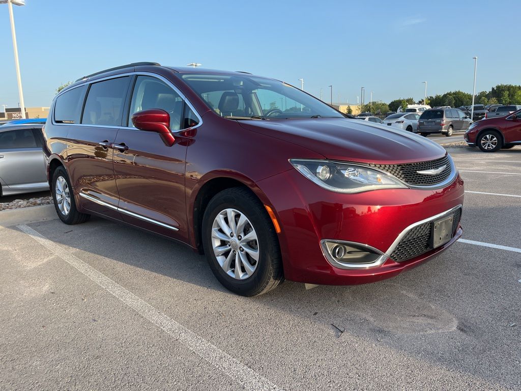 Thumbnail: 2017 Chrysler Pacifica - 2