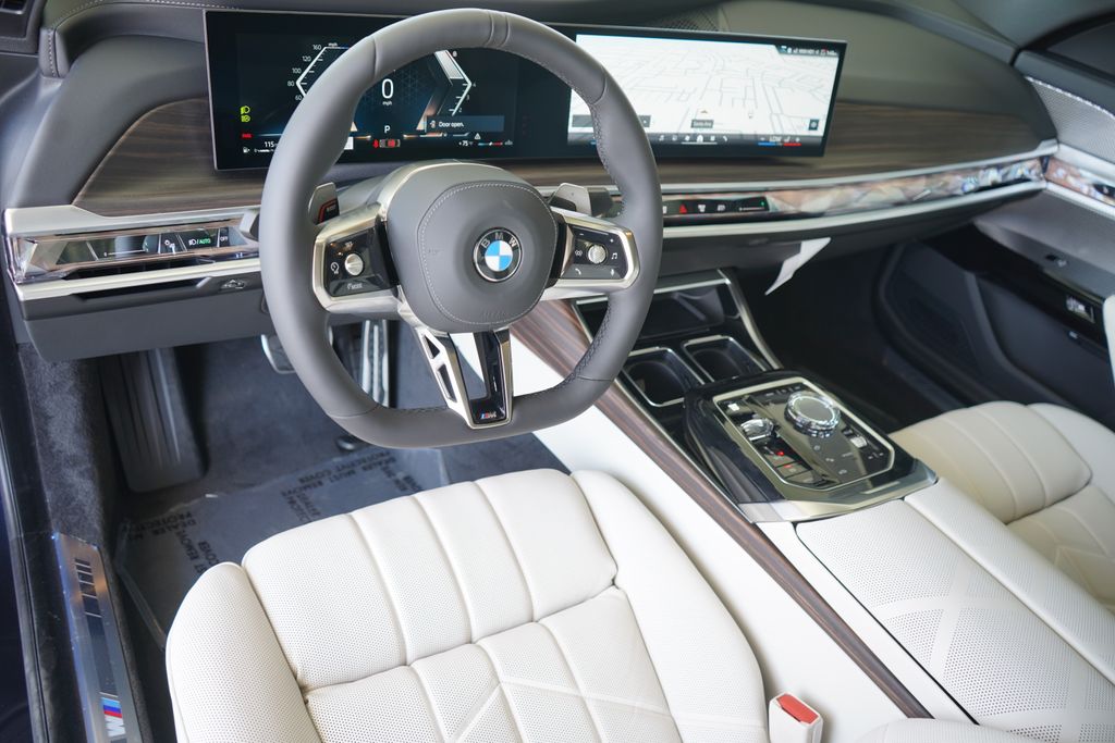 2025 BMW 7 Series 760i xDrive 13