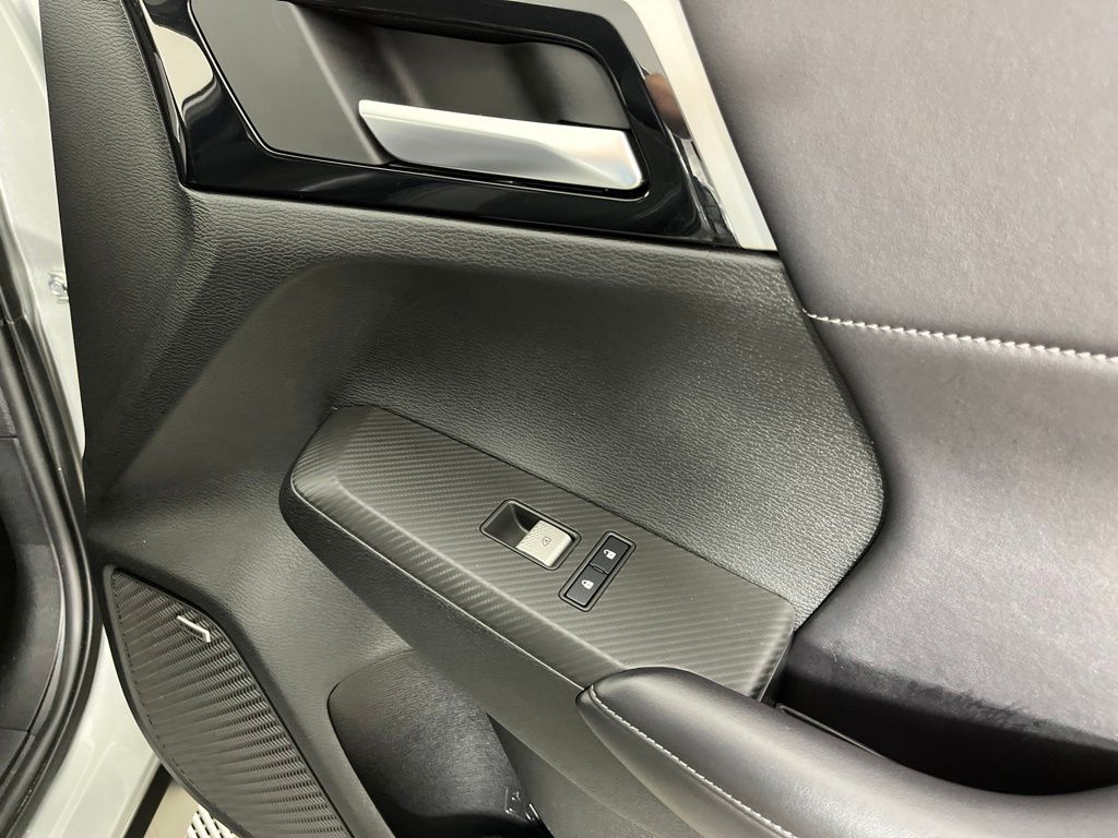 Thumbnail: 2025 Mitsubishi Outlander - 25