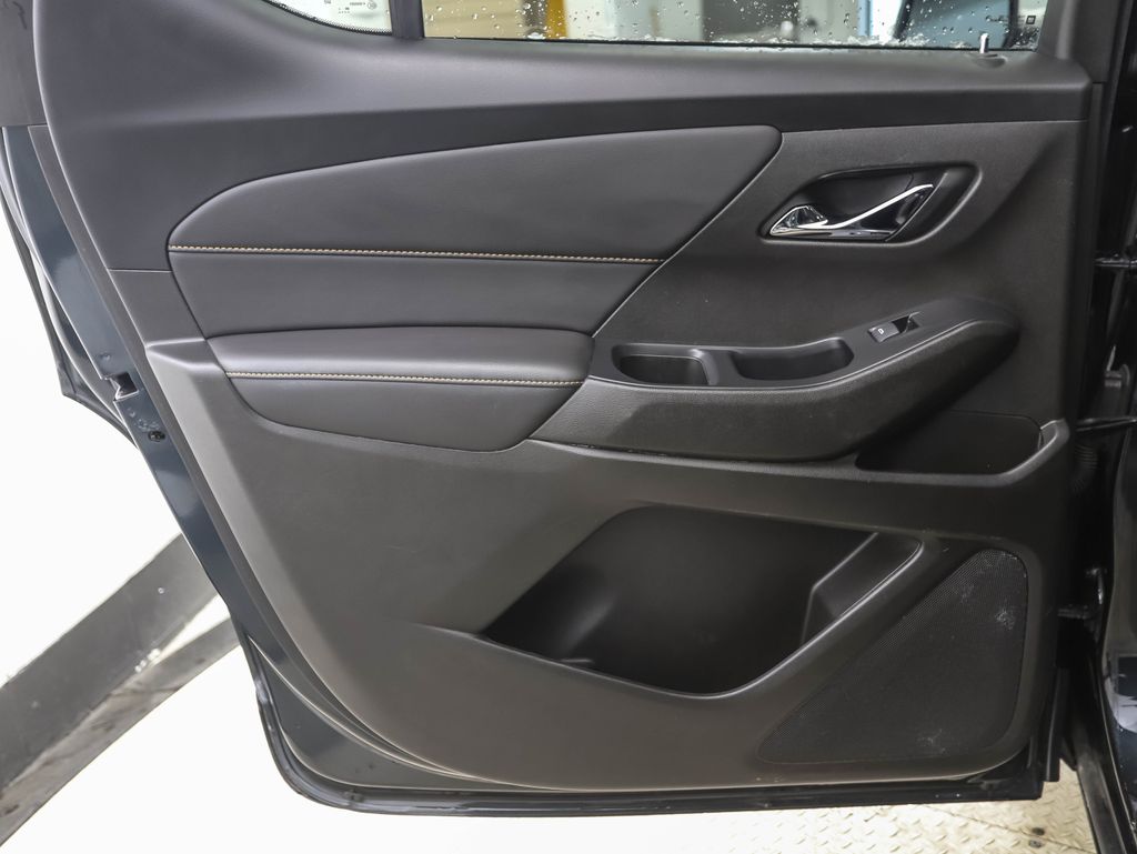 Thumbnail: 2021 Chevrolet Traverse - 19