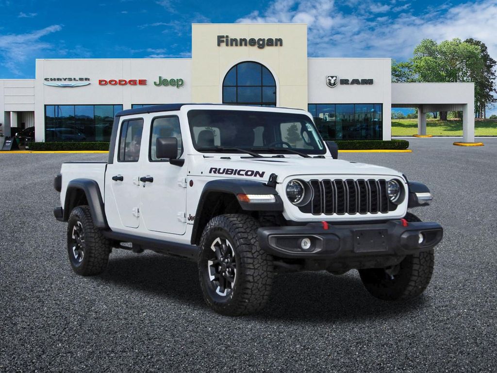 Bright White Clearcoat 2026 Jeep Gladiator Pickup Truck Four-Wheel Drive 8-Speed Automatic