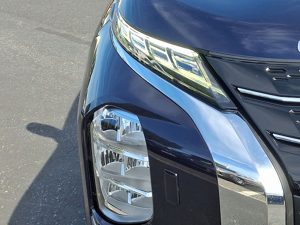 Thumbnail: 2023 Mitsubishi Outlander - 9