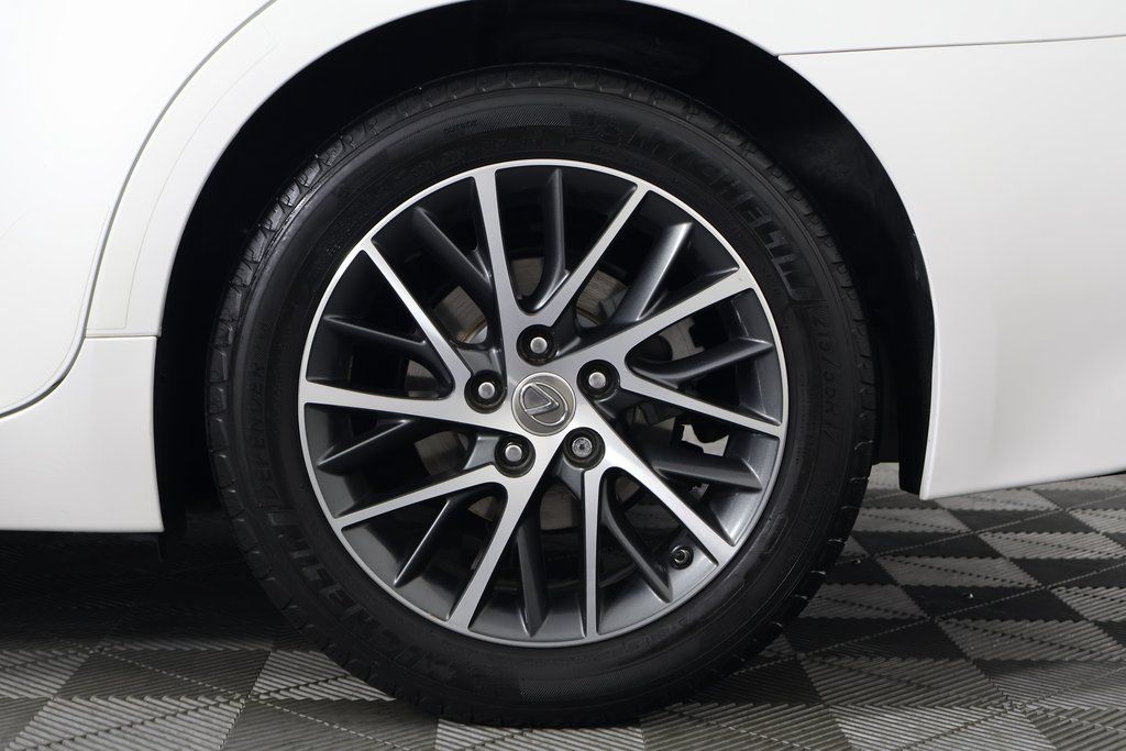 Thumbnail: 2017 Lexus ES - 16