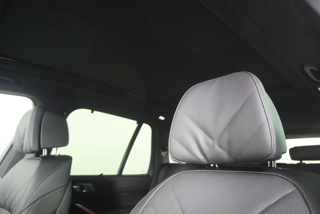 Thumbnail: 2026 BMW X5 - 12