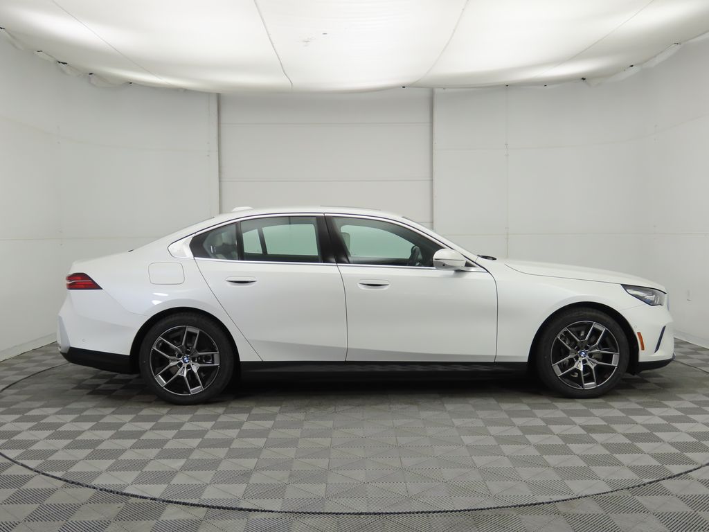 Thumbnail: 2026 BMW i5 - 4