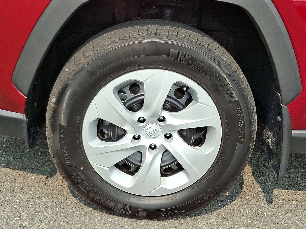 2023 Toyota RAV4 LE 8