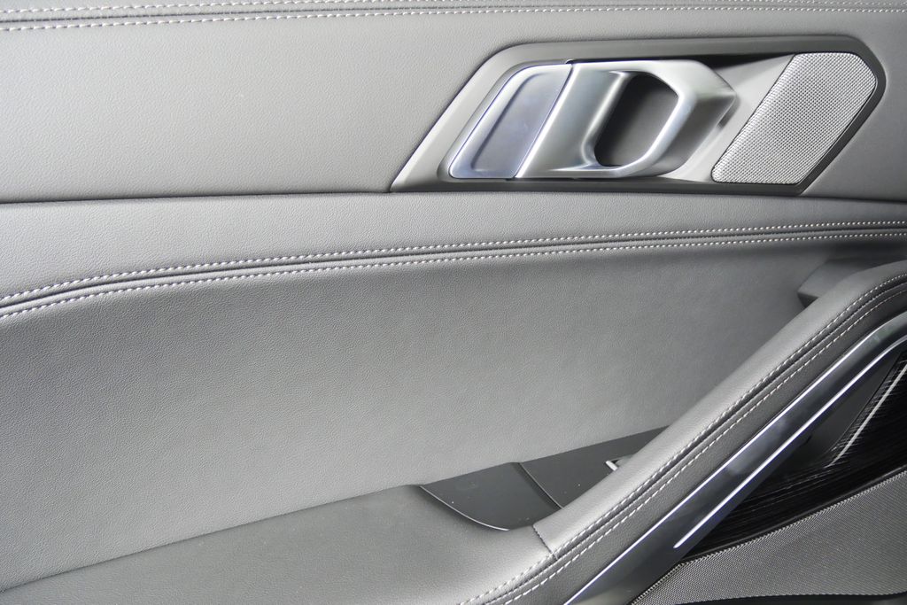 Thumbnail: 2027 BMW X6 - 13