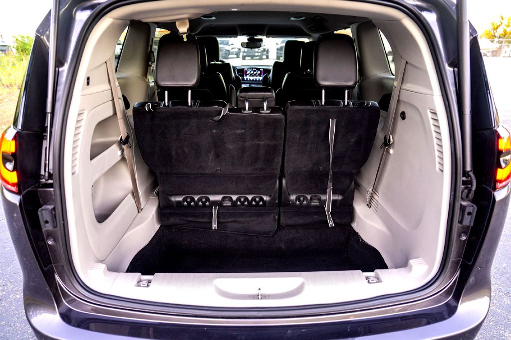 Used Car 2023 Chrysler Pacifica  Touring L For Sale Under $30,000 In Taylor, Texas