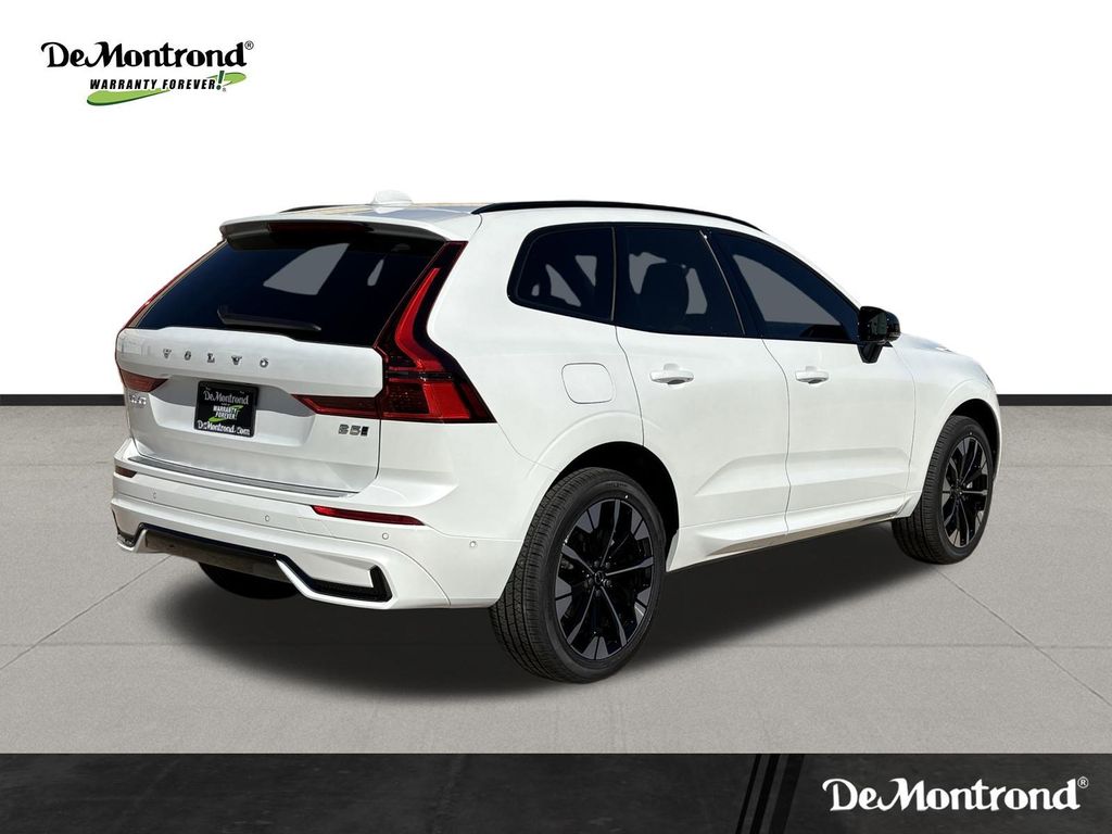 New 2026 Crystal White Volvo B5 Plus image 5