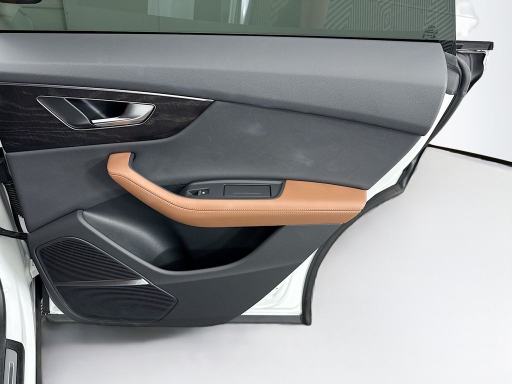 Thumbnail: 2023 Audi Q8 - 26