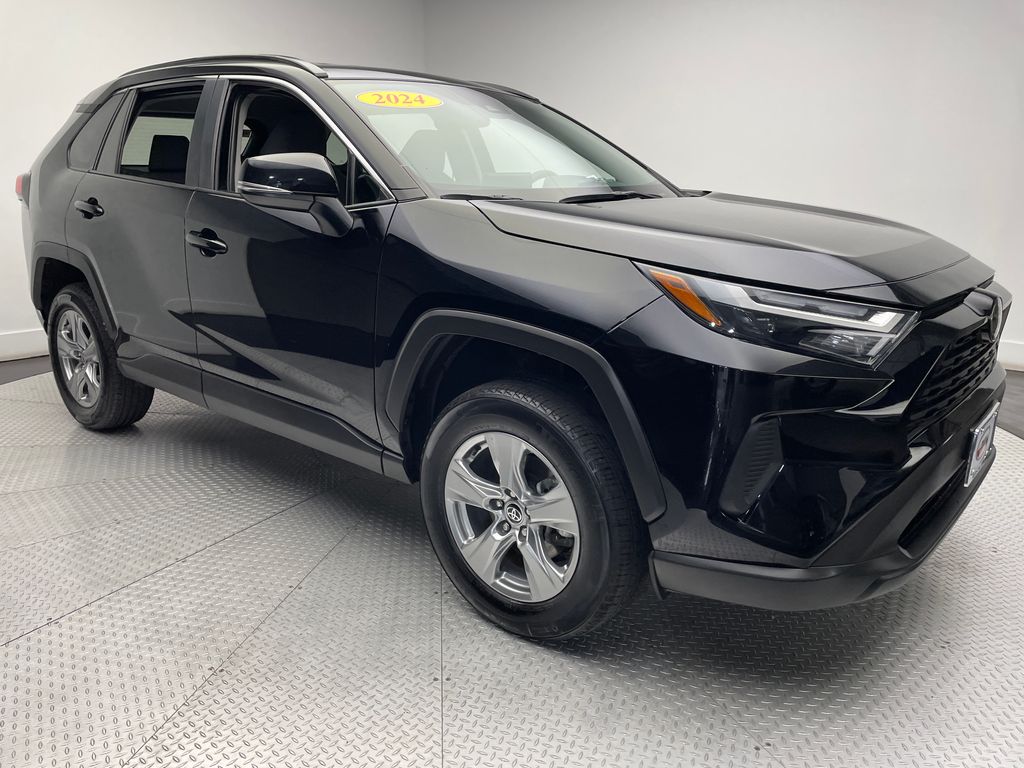 2024 Toyota RAV4 XLE 3